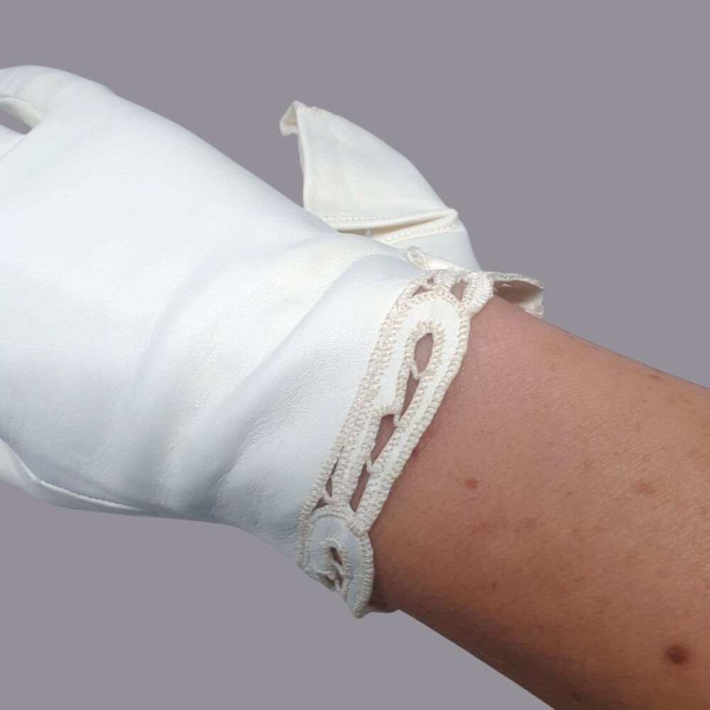Vintage Antique Leather Gloves White Wrist Lace - Picture 2 of 10